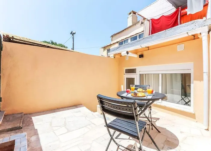 Vita Portucale ! Bright Campo Ourique W/ Terrace